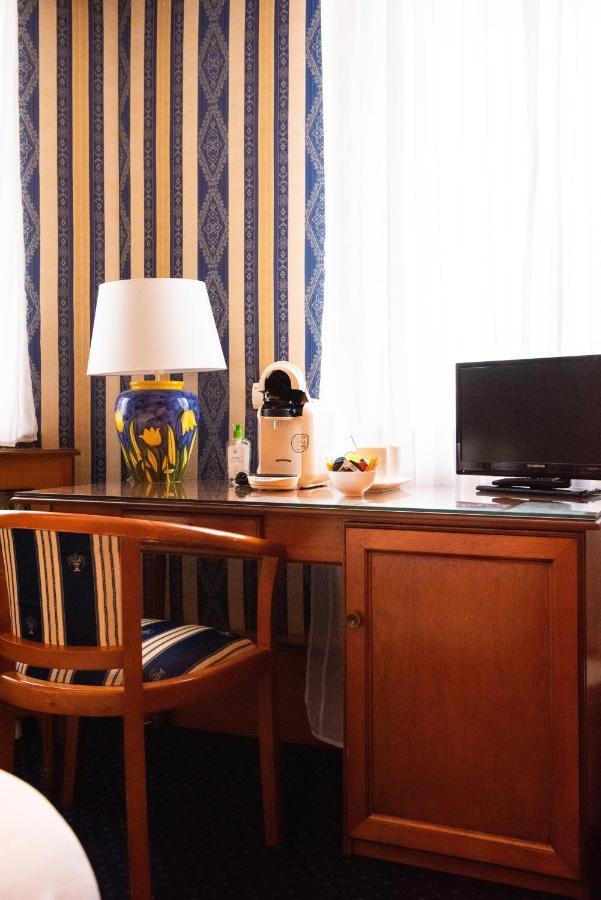 Hotel Jolly Roger Dunkirk Екстериор снимка
