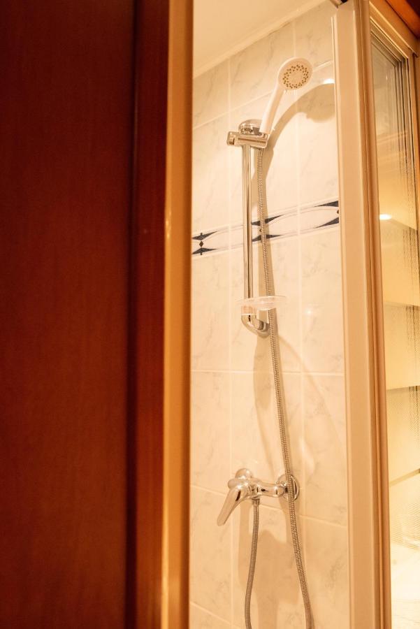 Hotel Jolly Roger Dunkirk Екстериор снимка